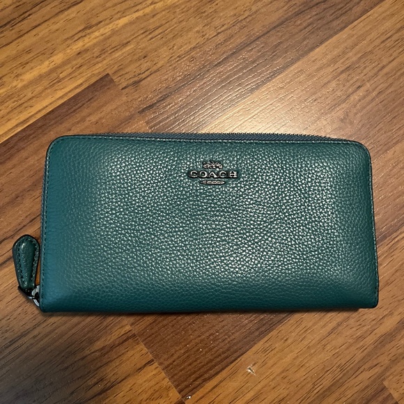 Coach wallet - Picture 1 of 2